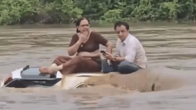gujarat-couple-waits-on-submerged-car-roof-to-get-rescued-internet-says-too-chilled-for-live-or-die-situation-viral-video